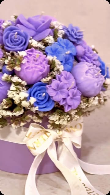 باکس گل شمع‌دار تم بنفش و ياسي